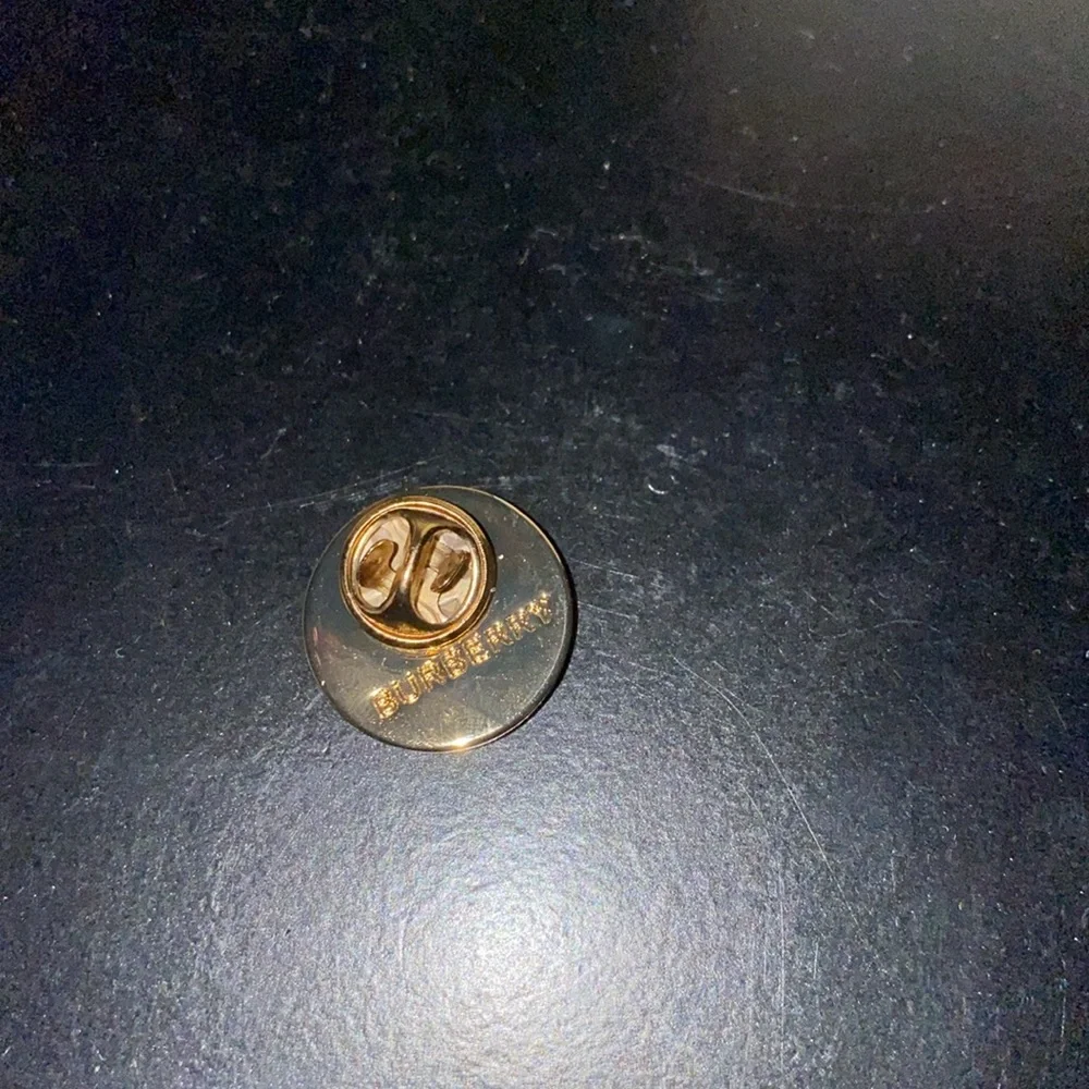 Burberry pin - Picture 2 of 3